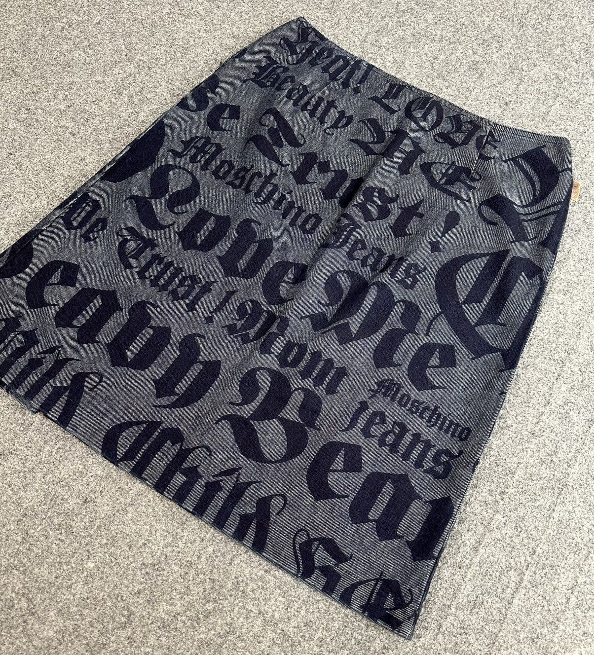 Moschino Moschino - Old English Gothic Script Denim Midi-Skirt - Navy Size 30" / US 8 / IT 44 - 3 Thumbnail