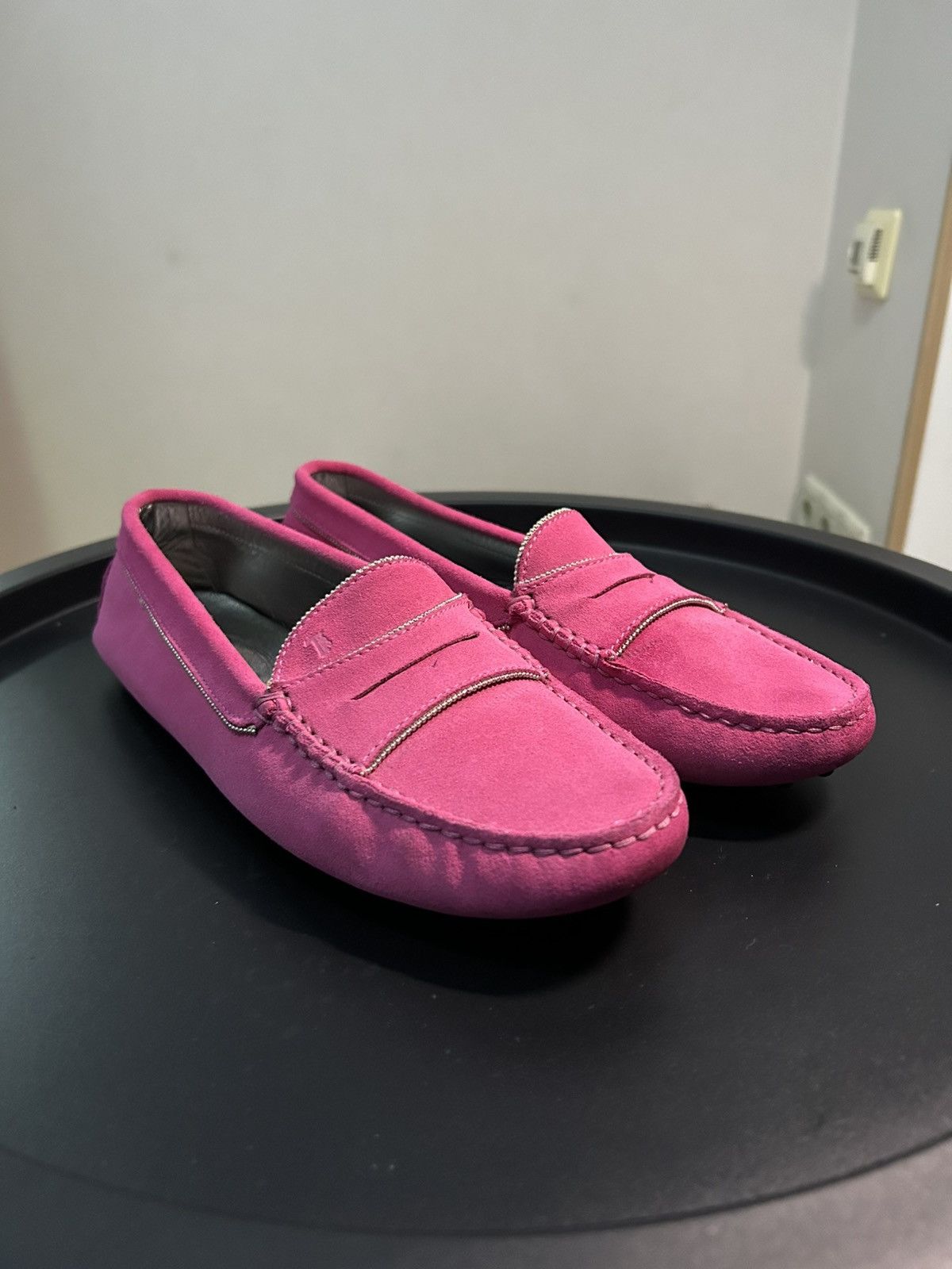 Tod's Tod’s pink suede rhinestone Gommino Loafers Size US 8 / IT 38 - 4 Thumbnail