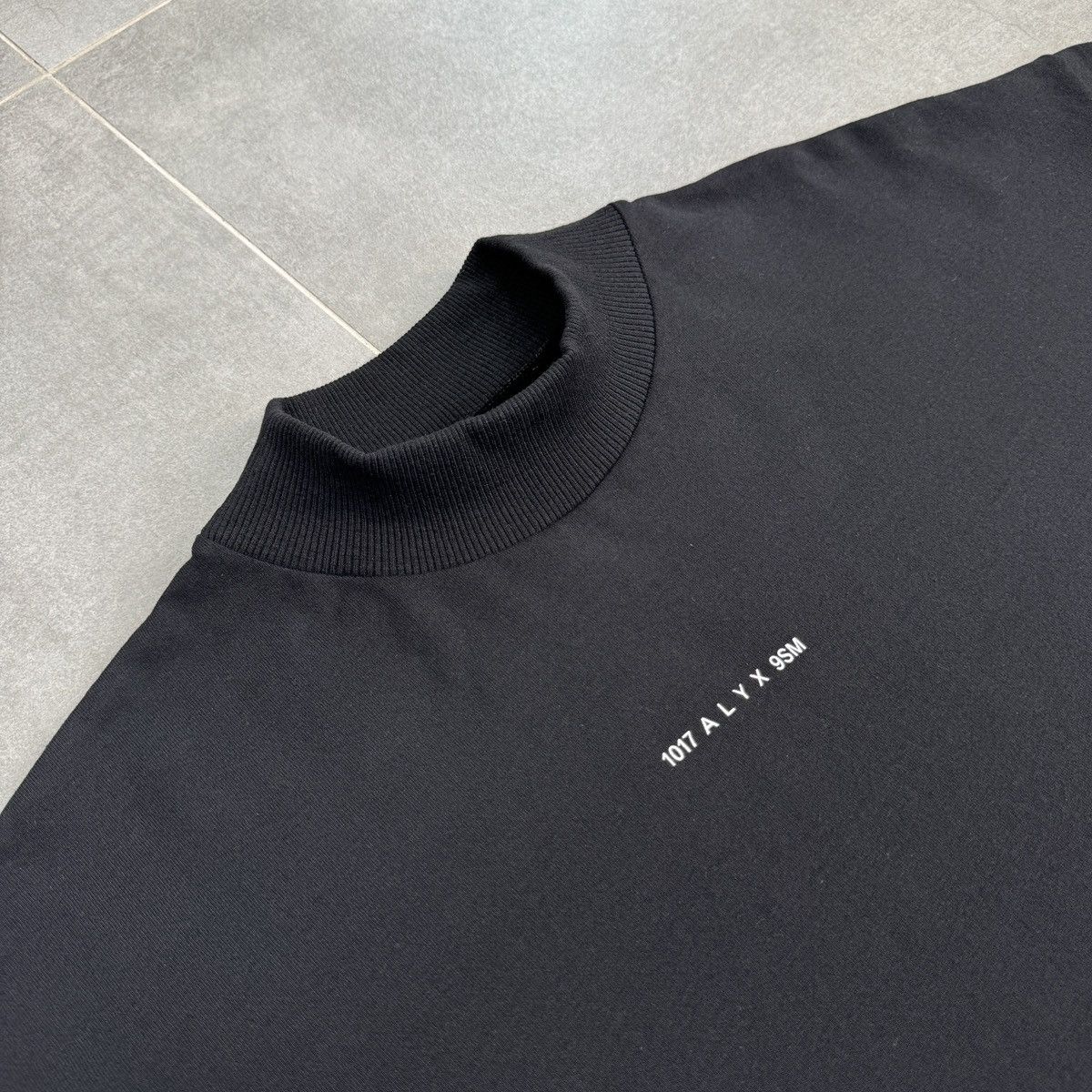 1017 ALYX 9SM 1017 ALYX 9SM Center Logo T-Shirt Size M Oversized Size US M / EU 48-50 / 2 - 8 Thumbnail