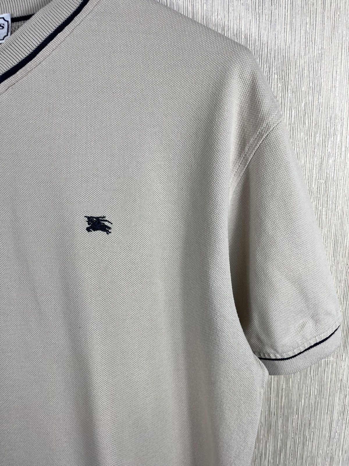 Burberry Vintage 90s Burberrys classic chest logo knight t-shirt Size US L / EU 52-54 / 3 - 15 Thumbnail