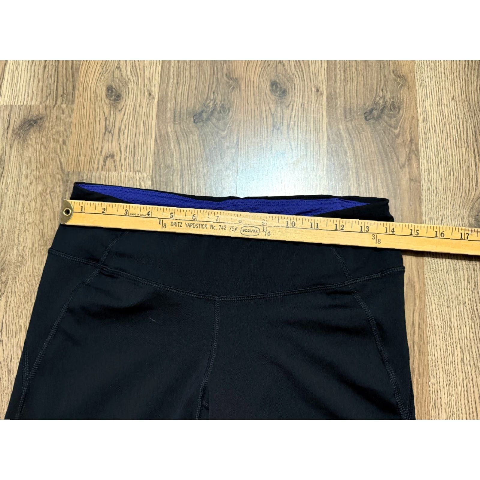 Old Navy Old Navy Capris Women's Activewear Leggings Pull On Capri Black M Modern, Athleisure, Casual Womens Size 32" / US 10 / IT 46 - 7 Thumbnail