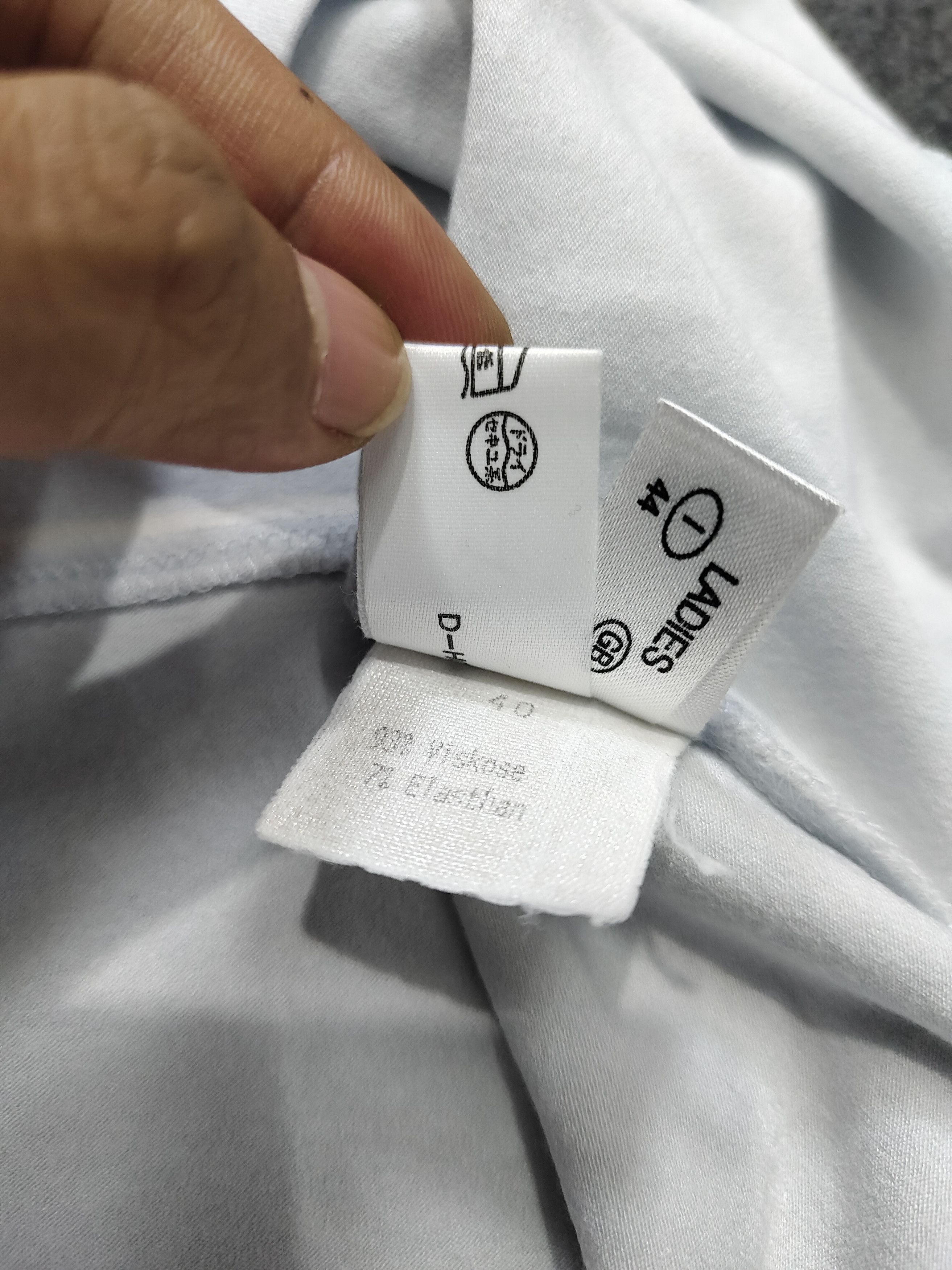Aigner 2000s Aigner- Minimal Panel Embroidered Logo Viscose Tshirt Size M / US 6-8 / IT 42-44 - 10 Thumbnail
