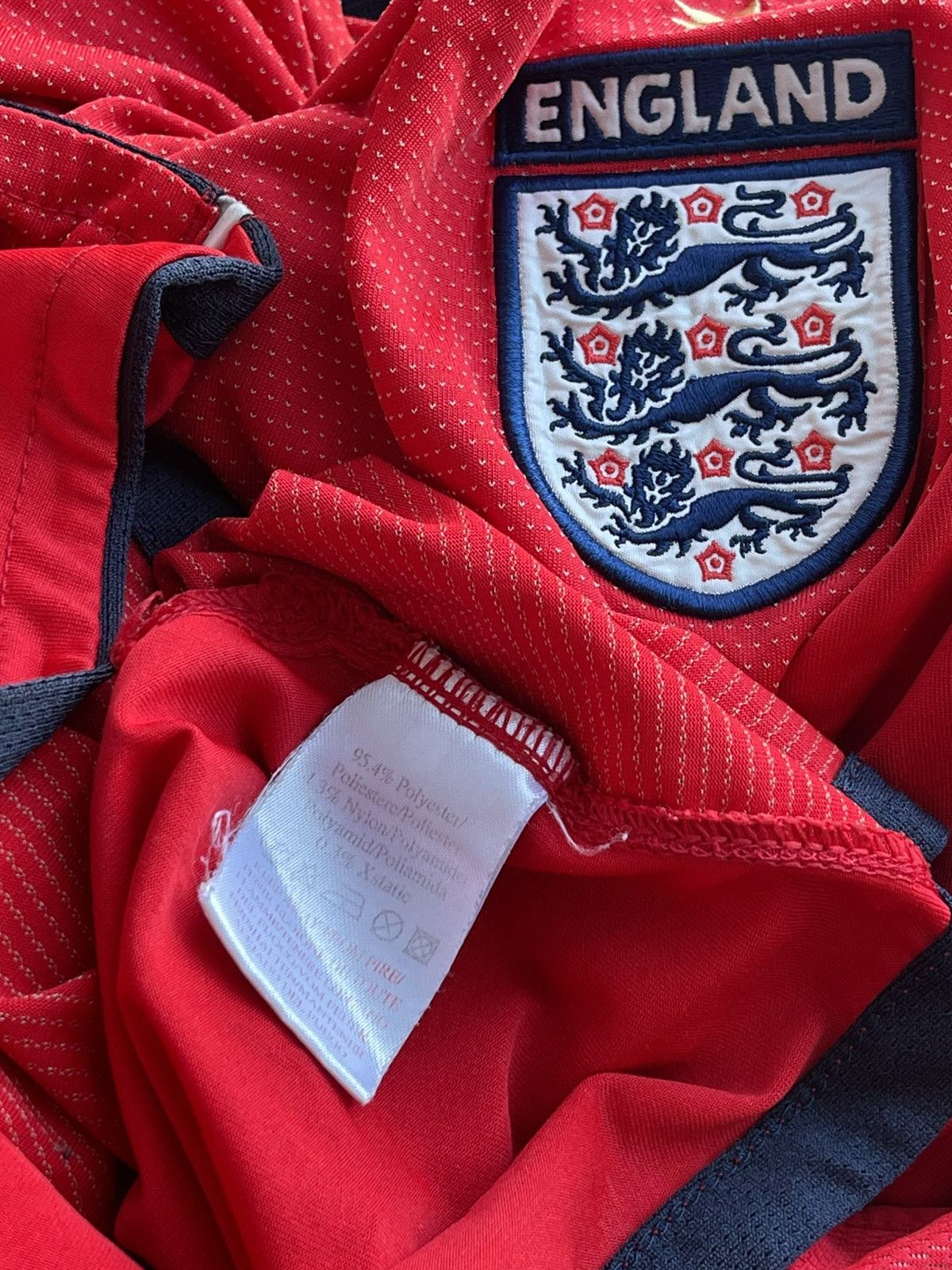 Umbro 2004 Umbro England long sleeve Red soccer jersey Vintage Size US XL / EU 56 / 4 - 10 Thumbnail