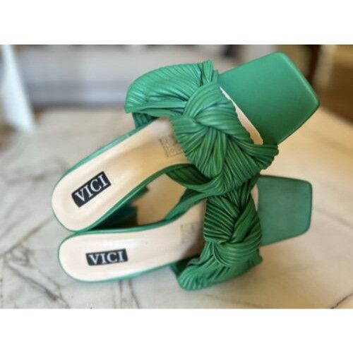 Other Vici Green Bow Sandals Women size US8 / EUR 38 / 2 1/2" Heel Size US 8 / IT 38 - 1 Thumbnail