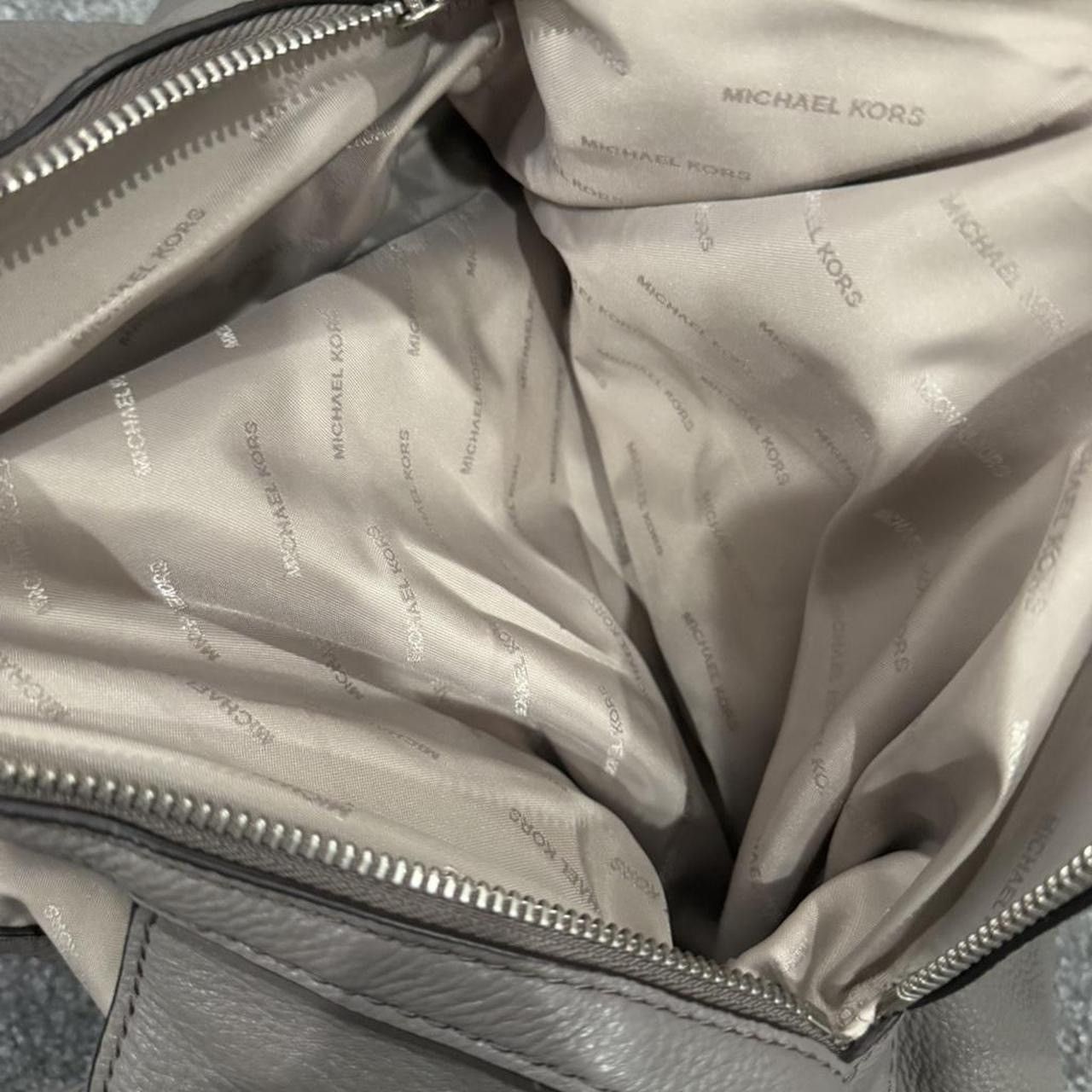 Michael Kors Michael Kors Pebbled Leather Shoulder Bag Size ONE SIZE - 5 Thumbnail