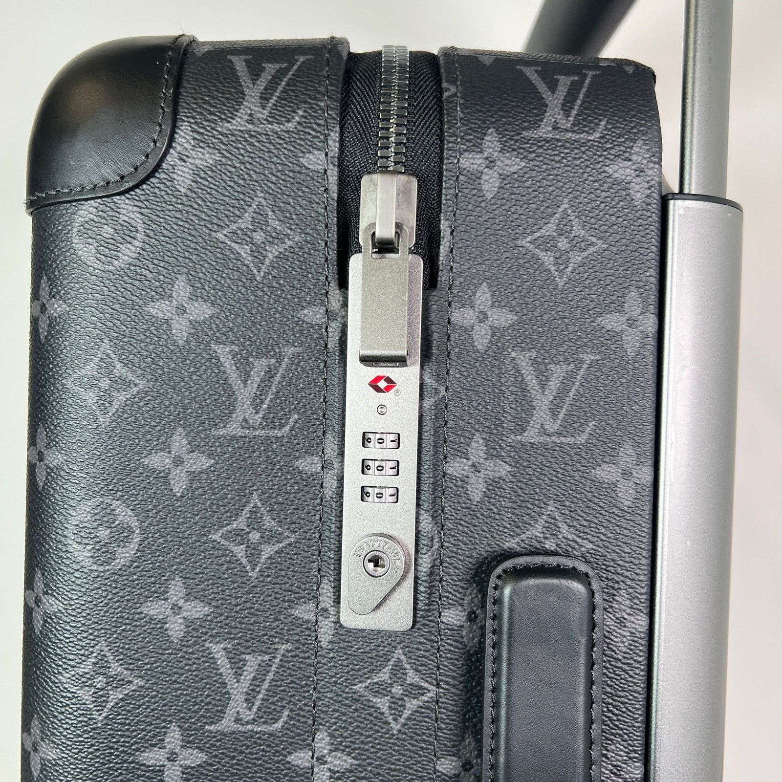 Louis Vuitton Louis Vuitton Monogram Eclipse Horizon 55 Suitcase Size ONE SIZE - 6 Thumbnail