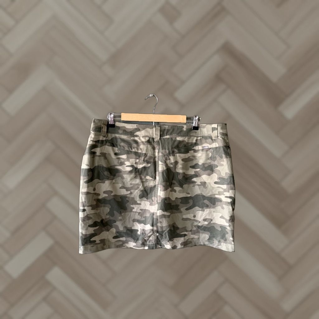 Eddie Bauer Eddie Bauer Womens Skirt Green Camo Outdoor Hiking Size 16 Size 38" / US 16 / IT 52 - 1 Thumbnail