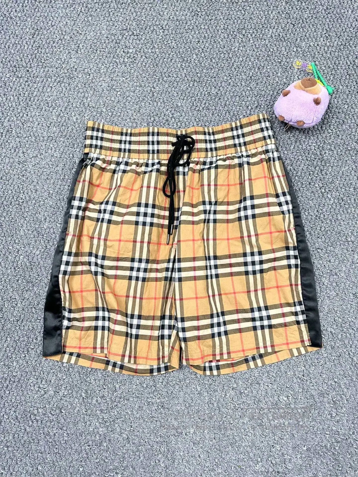 Burberry Burberry size UK4 Classic khaki check black edge silk shor Size 25" / US 0 / IT 36 - 1 Thumbnail
