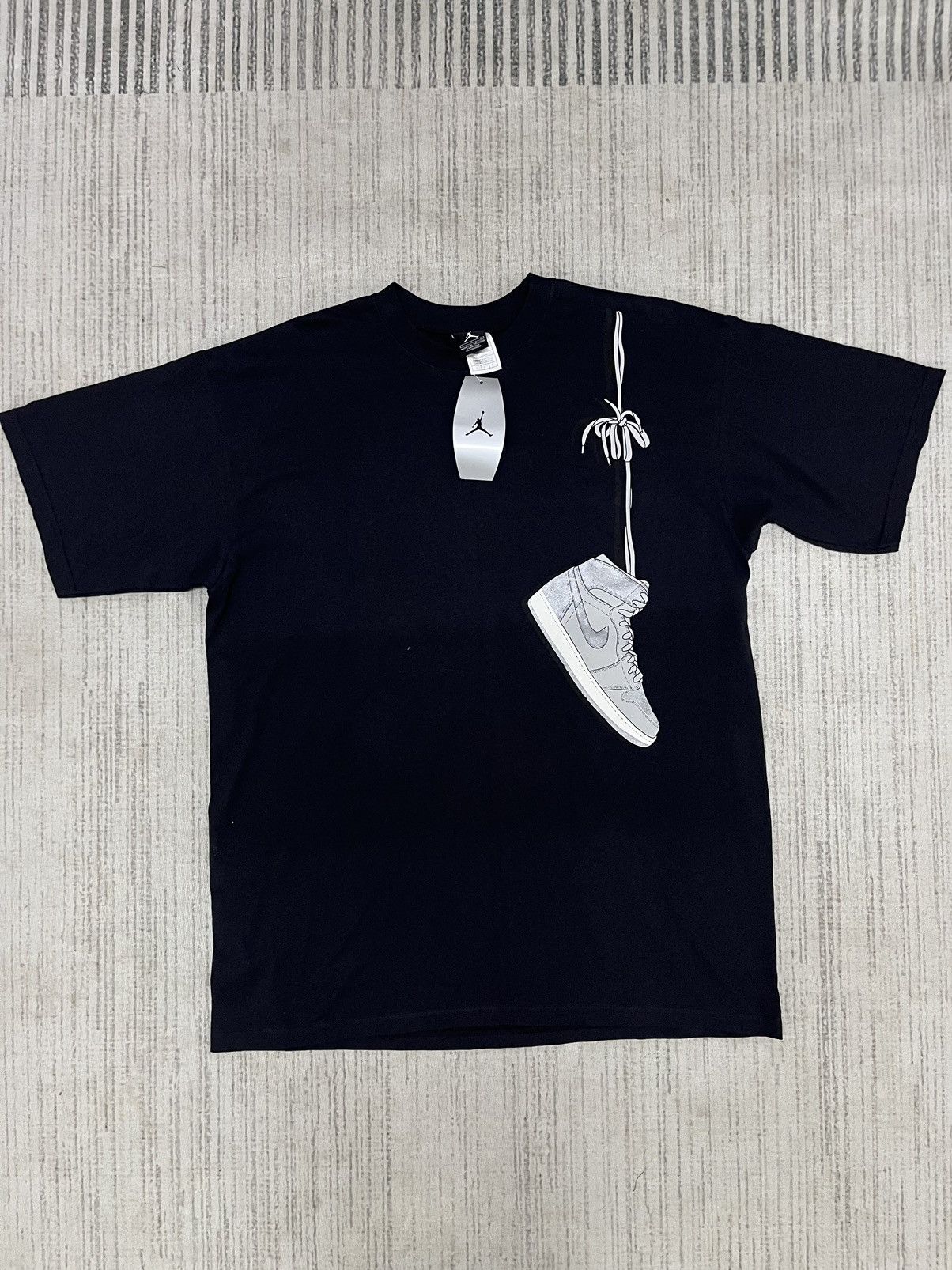 Jordan Brand Vintage 2001 deadstock jordan shoes hanging tshirt Size US L / EU 52-54 / 3 - 1 Thumbnail