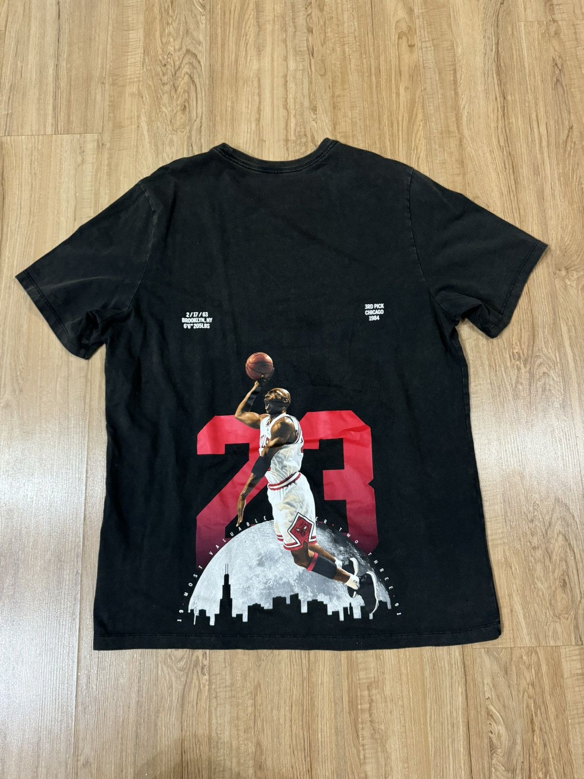 Jordan Brand AIR JORDAN BACKHIT TSHIRT Size US XL / EU 56 / 4 - 3 Thumbnail