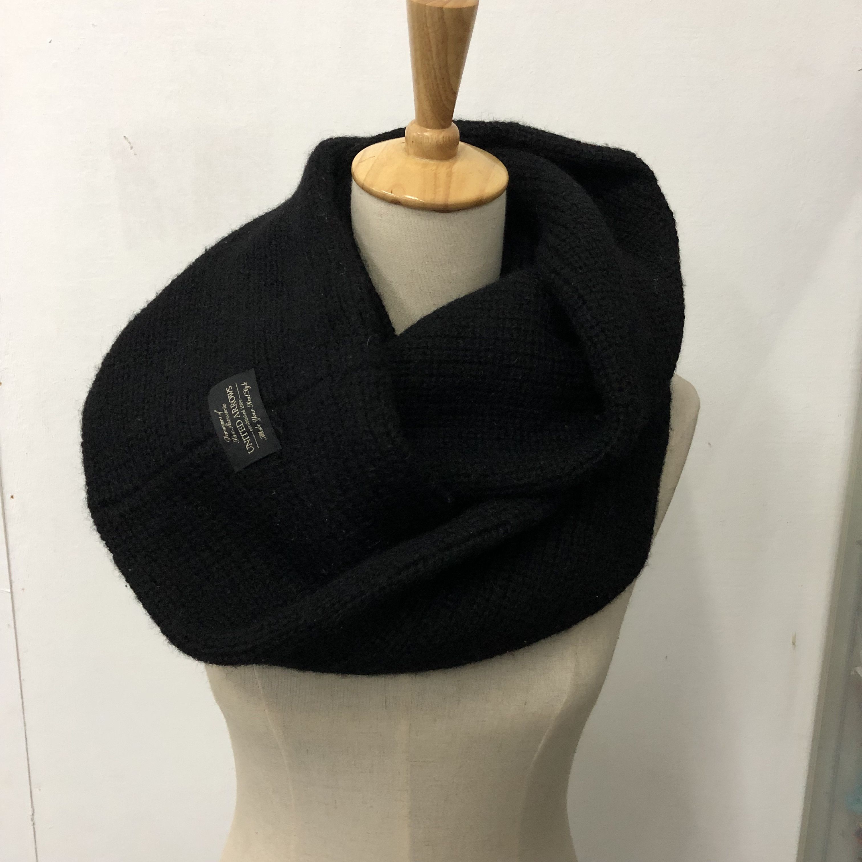 United Arrows United Arrows Black Infinity Snood Scarf Muffler Wool V1052 Size ONE SIZE - 1 Thumbnail