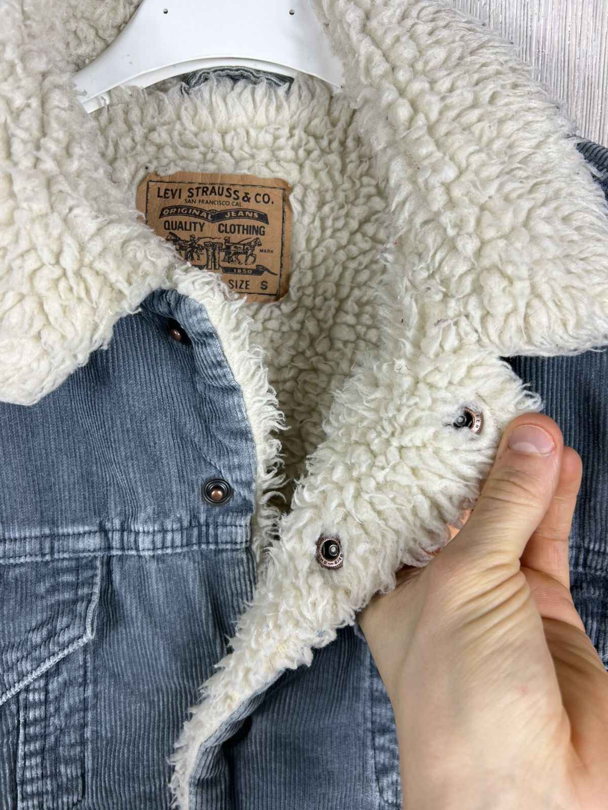 Levi's Vintage 90s Levi’s sherpa corduroy trucker jacket bear retro Size S / US 4 / IT 40 - 11 Thumbnail
