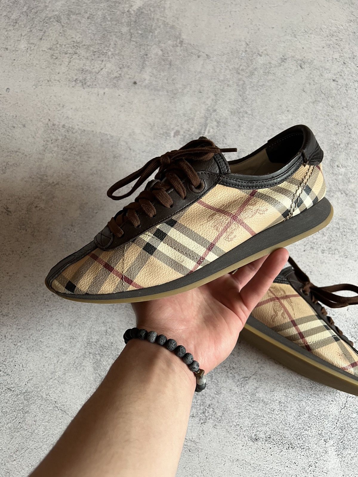 Burberry × Vintage BURBERRY NOVA CHECK CASUAL LEATHER SHOES SNEAKERS Size US 7 / EU 40 - 1 Thumbnail