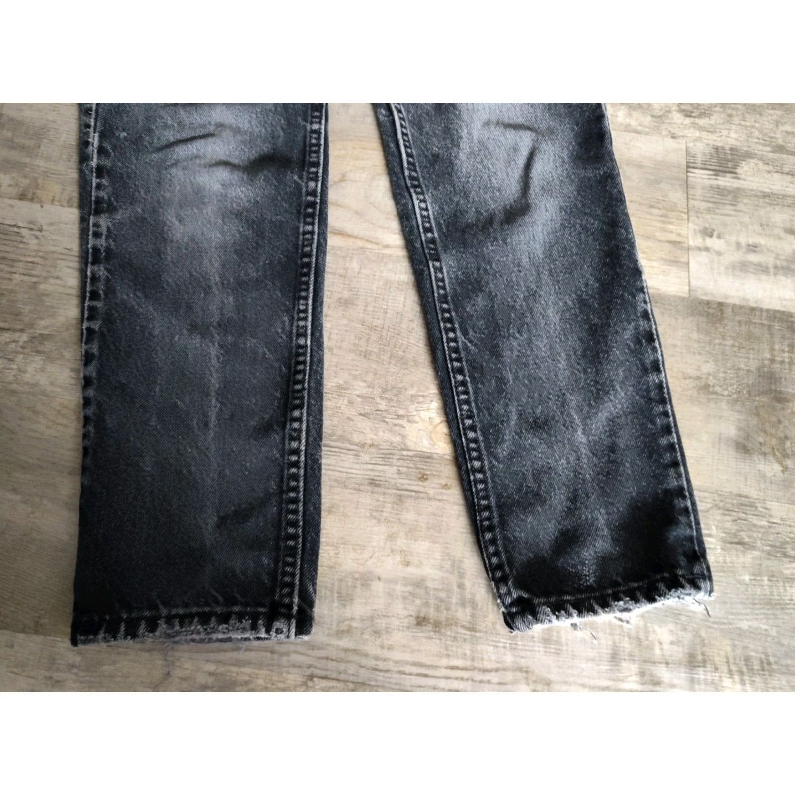 Levi's VINTAGE Levi's 512 Jeans Women Black 90s Slim Fit Tapered Distressed 5-Pocket USA Made Denim Size 26" / US 2 / IT 38 - 2 Thumbnail