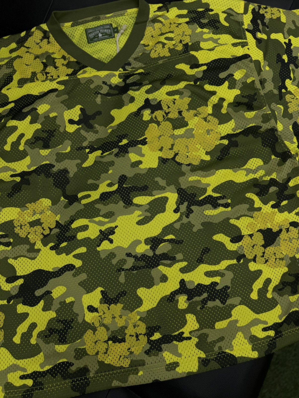 DENIM TEARS Denim Tears Yellow Camo Cotton Wreath Jersey Size L (NEW) Size US L / EU 52-54 / 3 - 5 Thumbnail