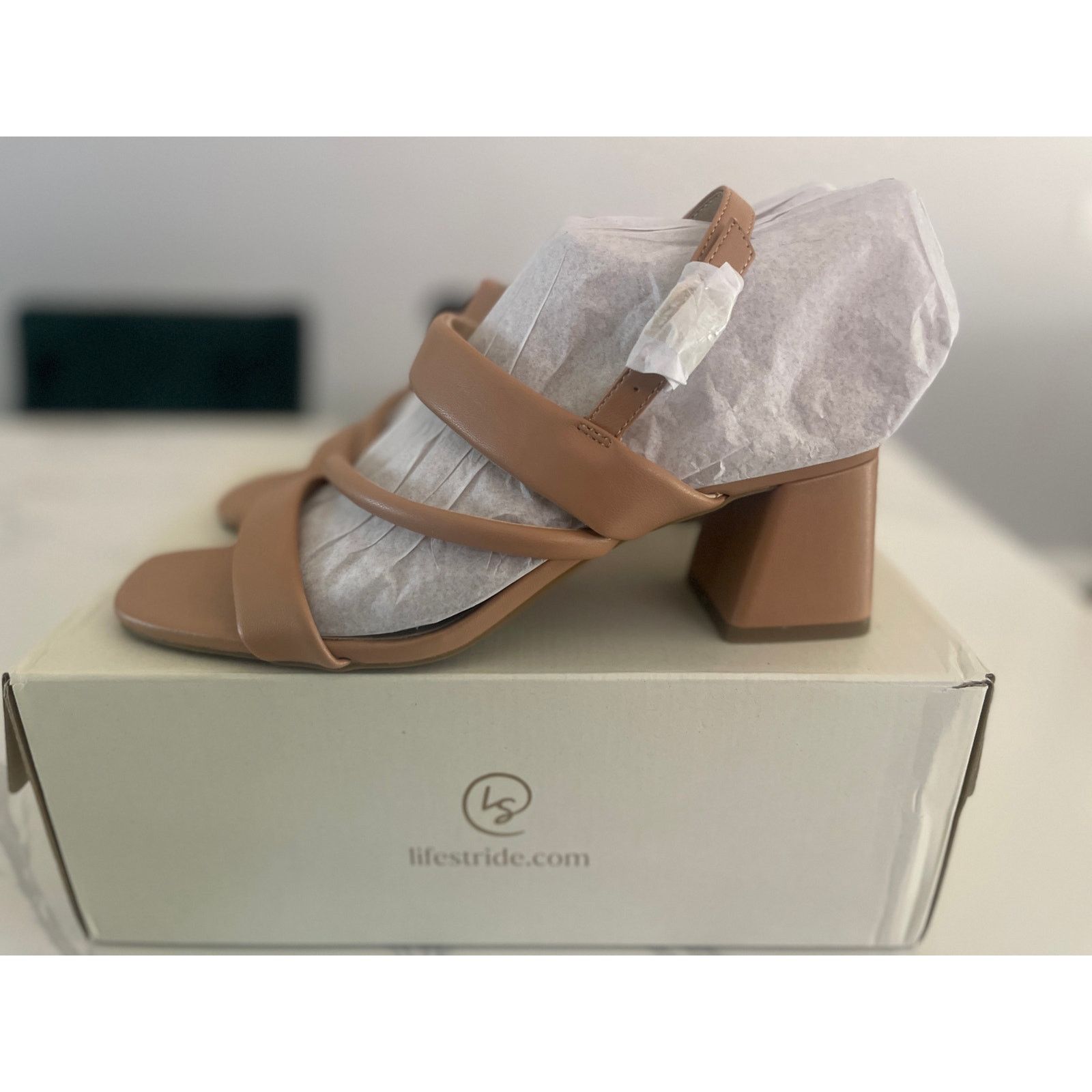 Other LifeStride Celia Sienna Sandals Size 9.5 Beige Faux Leather Size US 9.5 / IT 39.5 - 6 Thumbnail