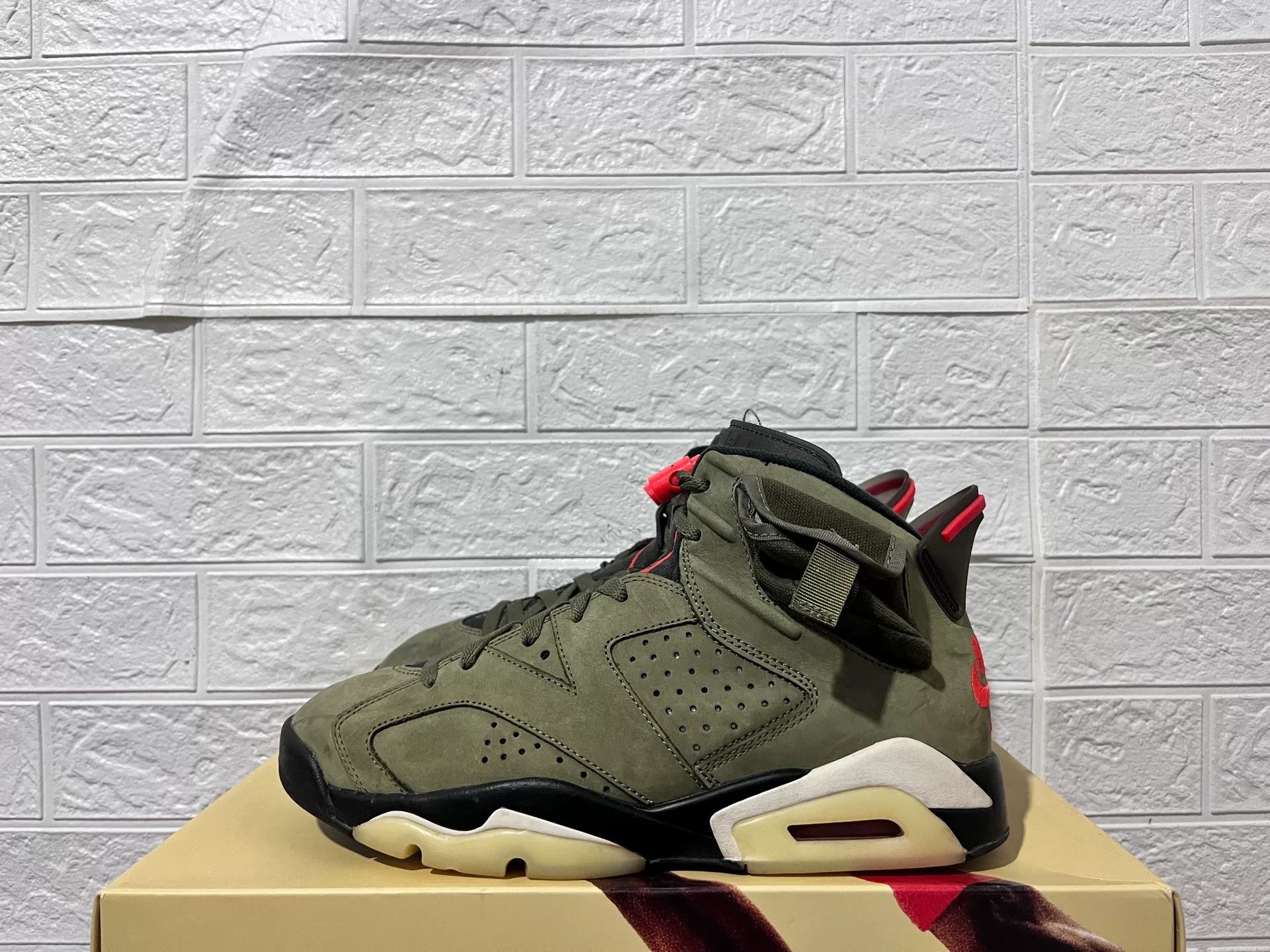 Nike Nike AJ6 Green Lowtop Sneakers 9 Men Size US 9 / EU 42 - 1 Thumbnail