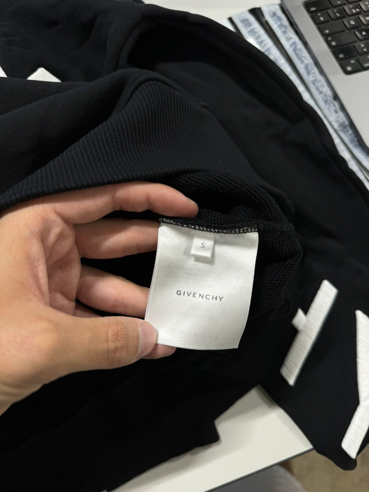 Givenchy Givenchy Refracted Embroidery Logo Hoodie NEW 1400$ Size US S / EU 44-46 / 1 - 7 Thumbnail