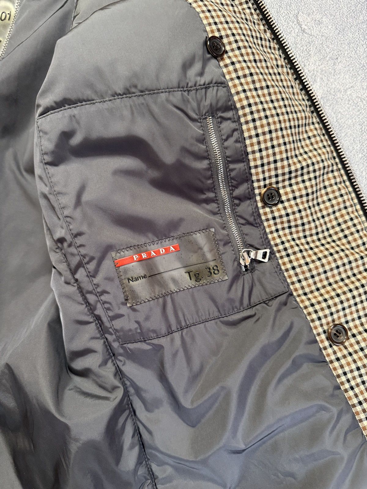 Prada Prada vintage women light jacket with red tab Size M / US 6-8 / IT 42-44 - 13 Thumbnail
