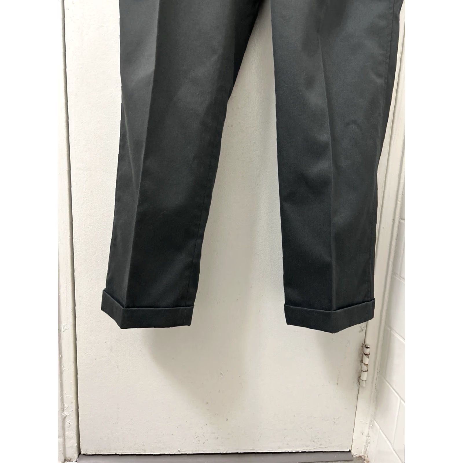 Lands' End Lands' End Pants Mens 35x34 Gray Dress Pants Cuffed Pleated Zipper YKK Cotton Blend Straight Classic Waist 35 Inseam 34 USA USA Made N/A Size US 35 - 3 Thumbnail