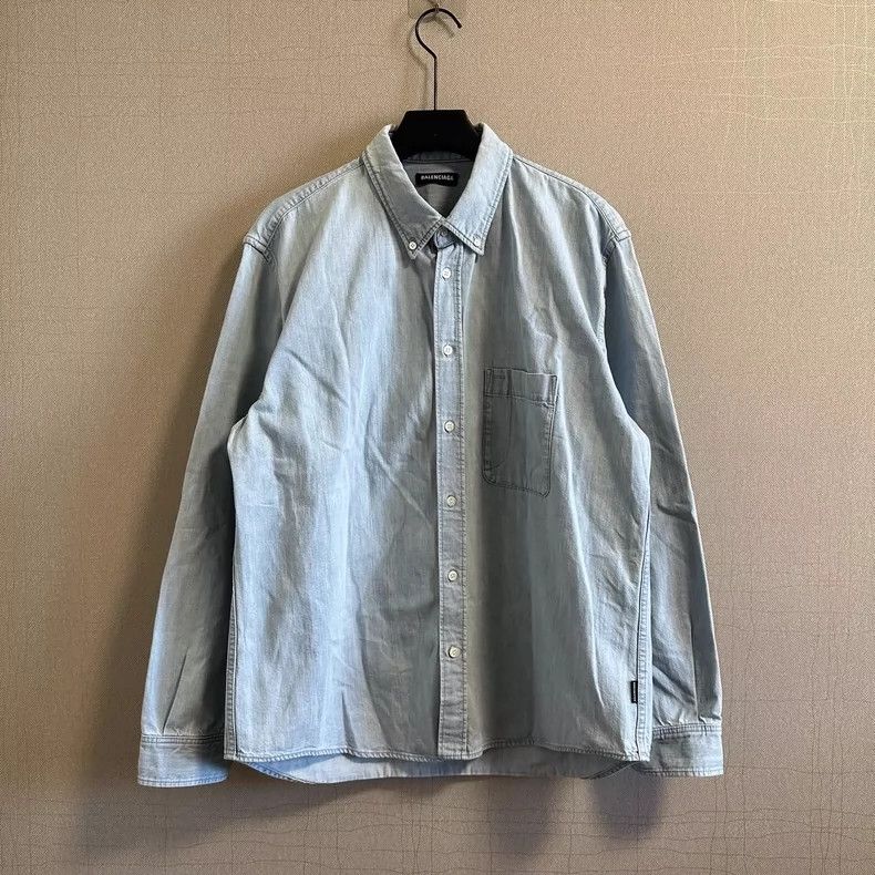 Balenciaga Balenciaga size 39 FW21 back logo print washed denim shirt Size US M / EU 48-50 / 2 - 1 Thumbnail