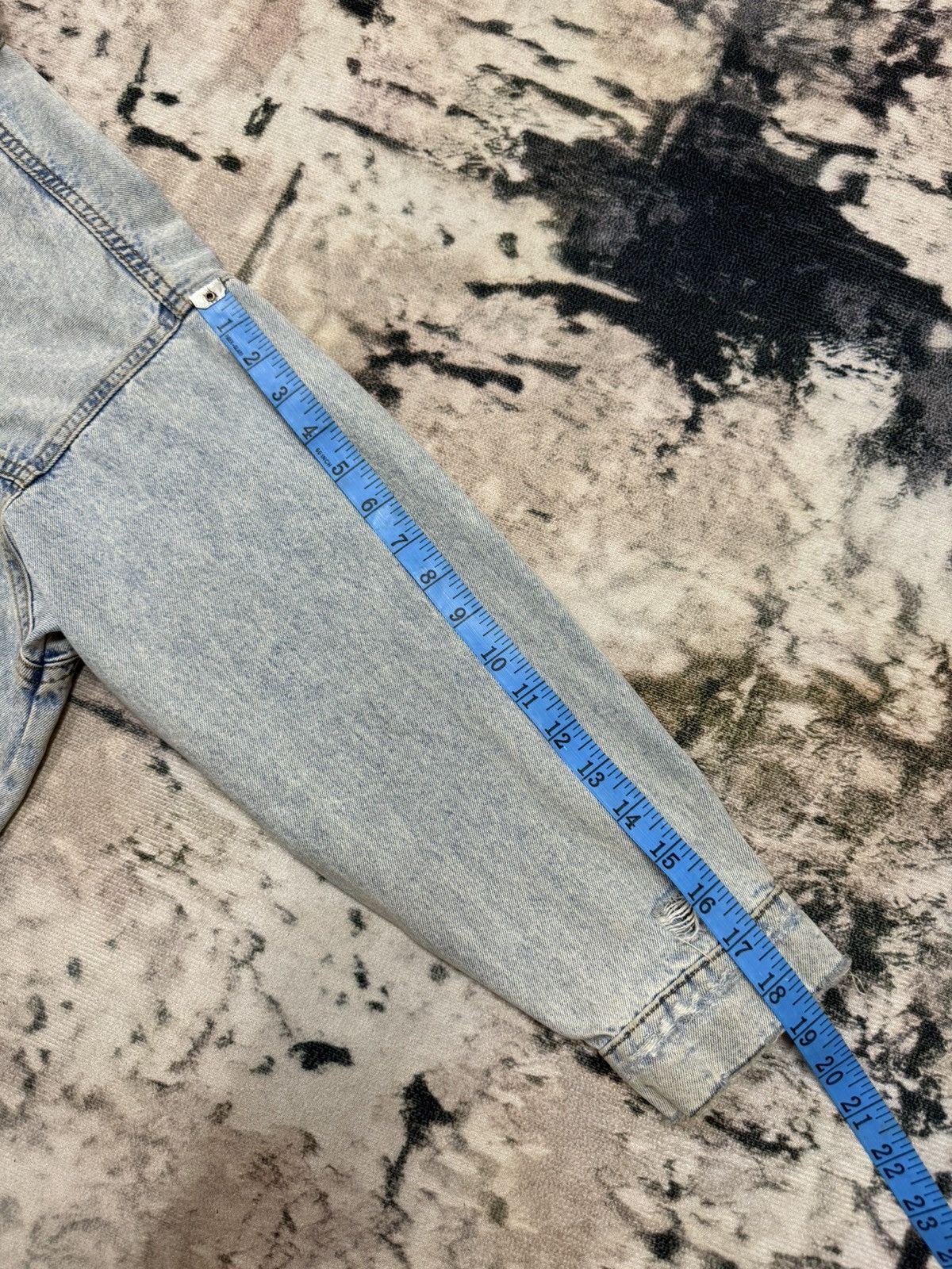 H&M & Denim Distressed Denim Jacket Size US M / EU 48-50 / 2 - 18 Thumbnail