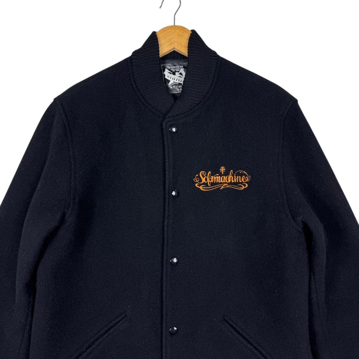 SOFTMACHINE 💥 SOFTMACHINE EMBROIDERY LOGO VARSITY BOMBER JACKET SIZE L Size US L / EU 52-54 / 3 - 4 Thumbnail