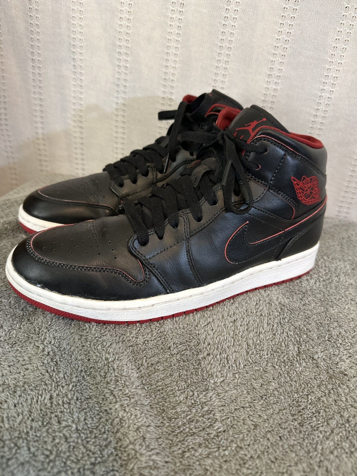 Jordan Brand Air Jordan1 Mid 'Radio Raheem Shoes Size US 9.5 / EU 42-43 - 2 Thumbnail
