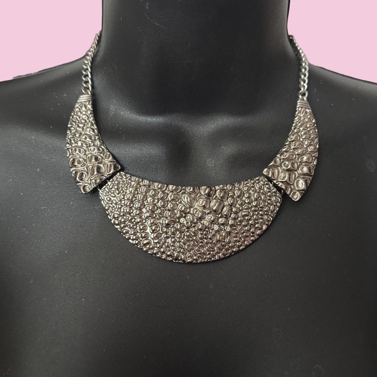 Other Silver tone textured geometric statement necklace Size ONE SIZE - 1 Thumbnail