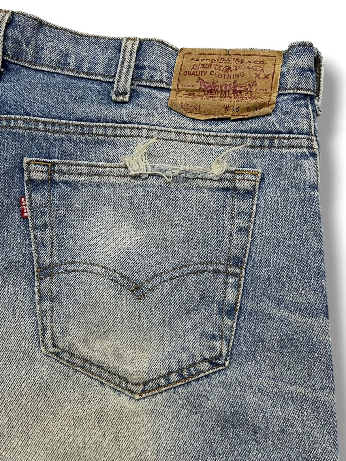 Levi's Loose Vintage 90s Levi’s 505-0217 USA - Faded Light Wash Size US 37 - 9 Thumbnail