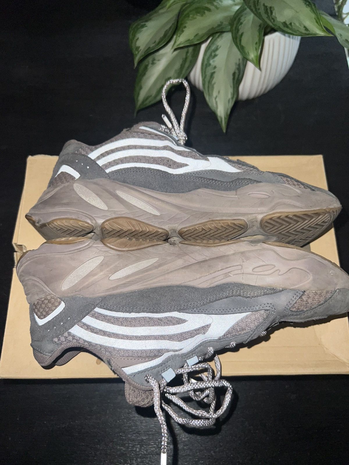 Yeezy Yeezy Boost 700 V2 Size US 10.5 / EU 43-44 - 2 Thumbnail