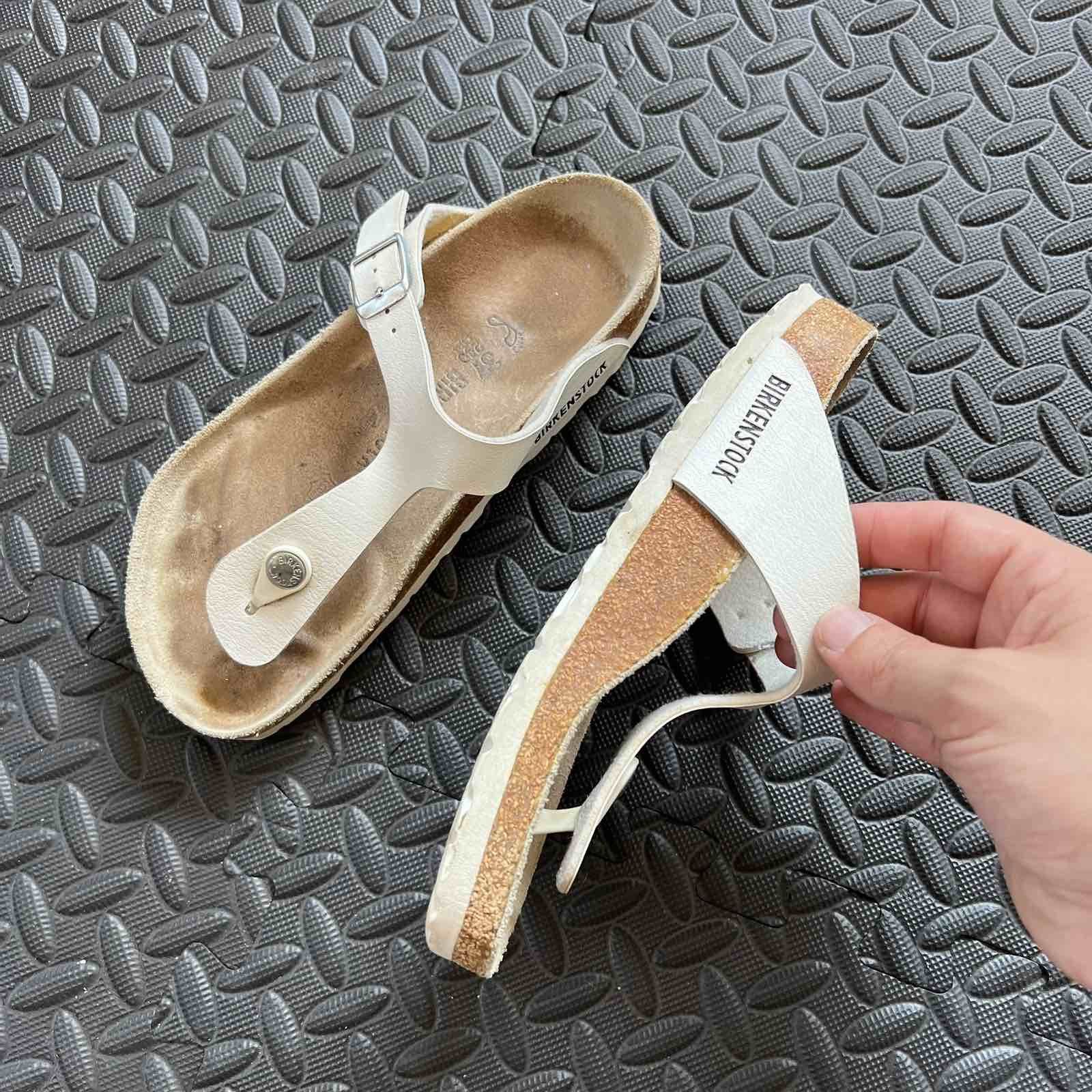 Birkenstock Birkenstock Gizeh White Regular Sz 37 Size US 7 / IT 37 - 2 Thumbnail