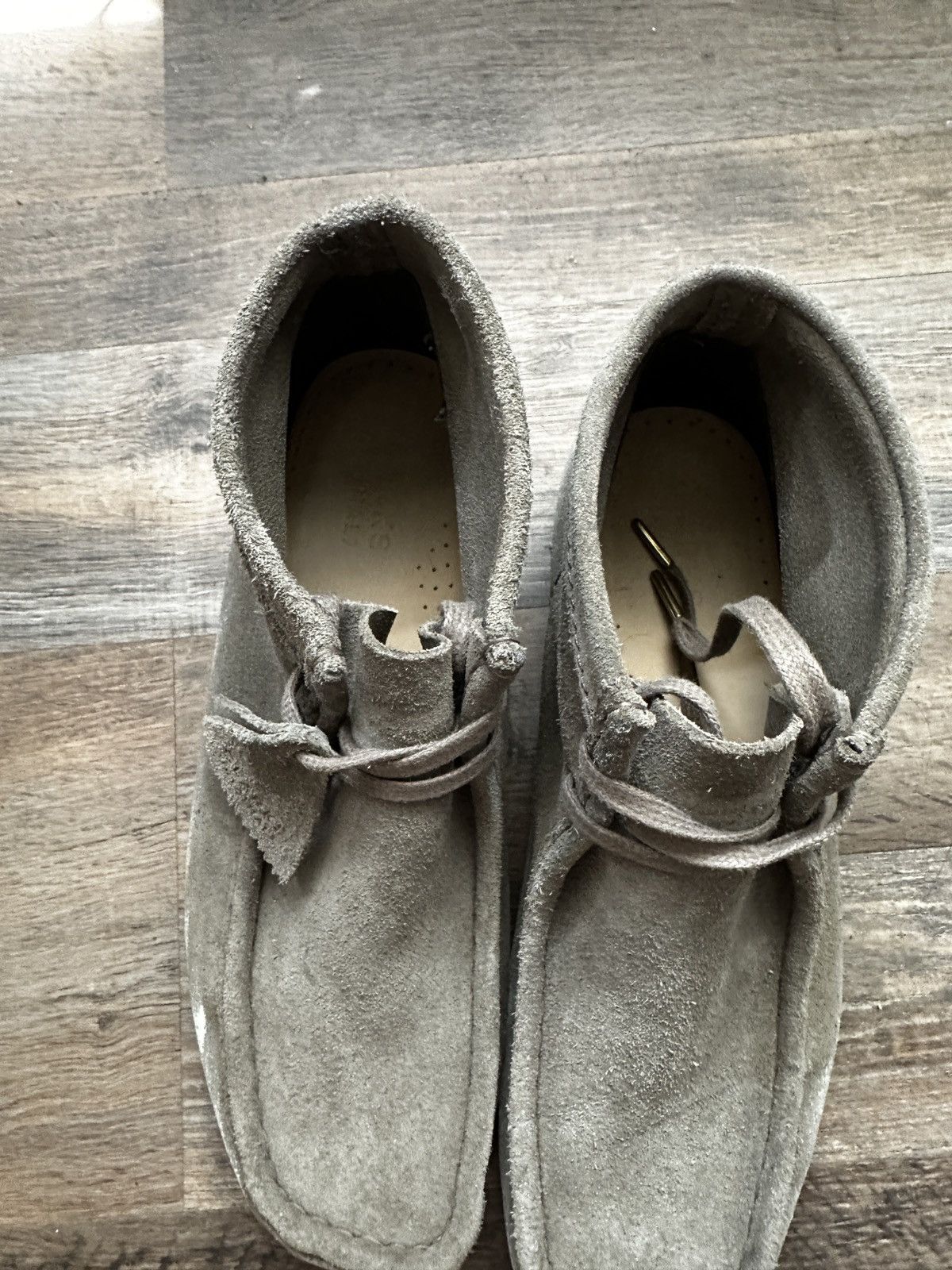 Clarks Clark's Wallabees Grey/White Brushed Size US 11 / EU 44 - 2 Thumbnail