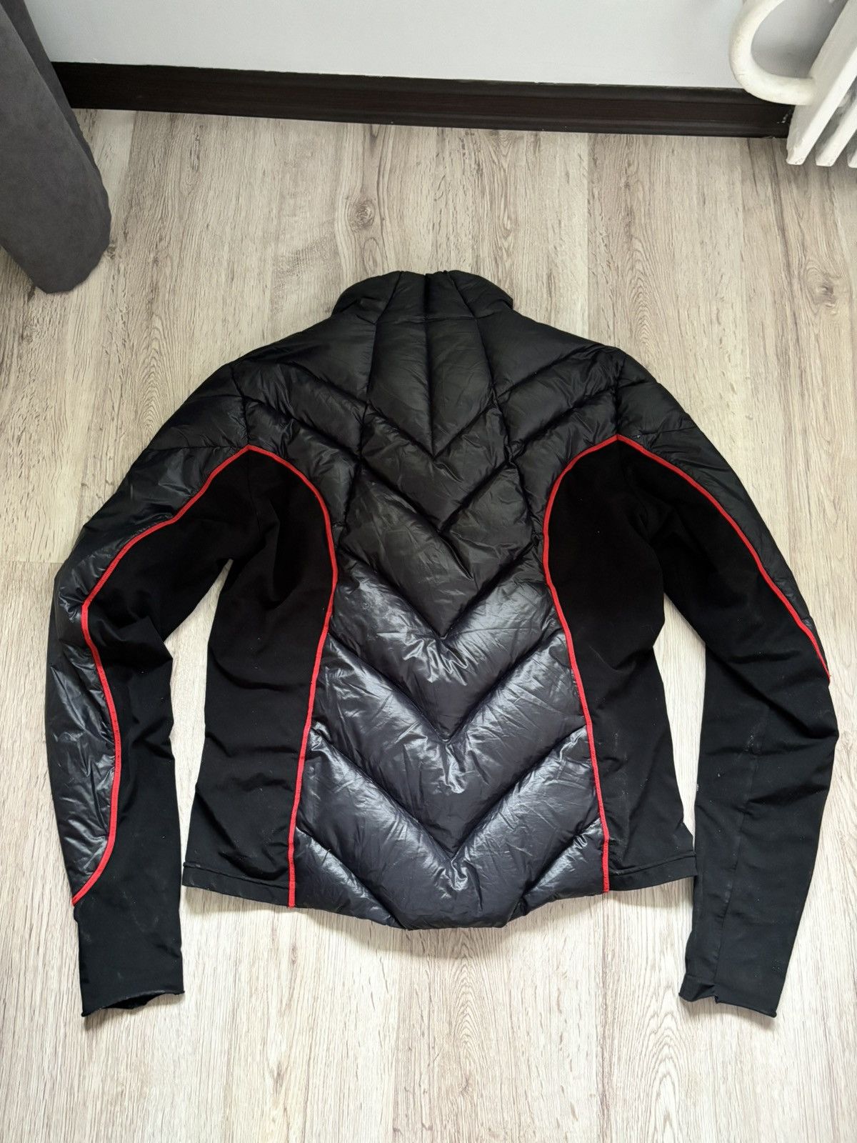 Descente Descente Swiss Olympic Team Vancouver 2010 Black Red 46 Size US S / EU 44-46 / 1 - 15 Thumbnail
