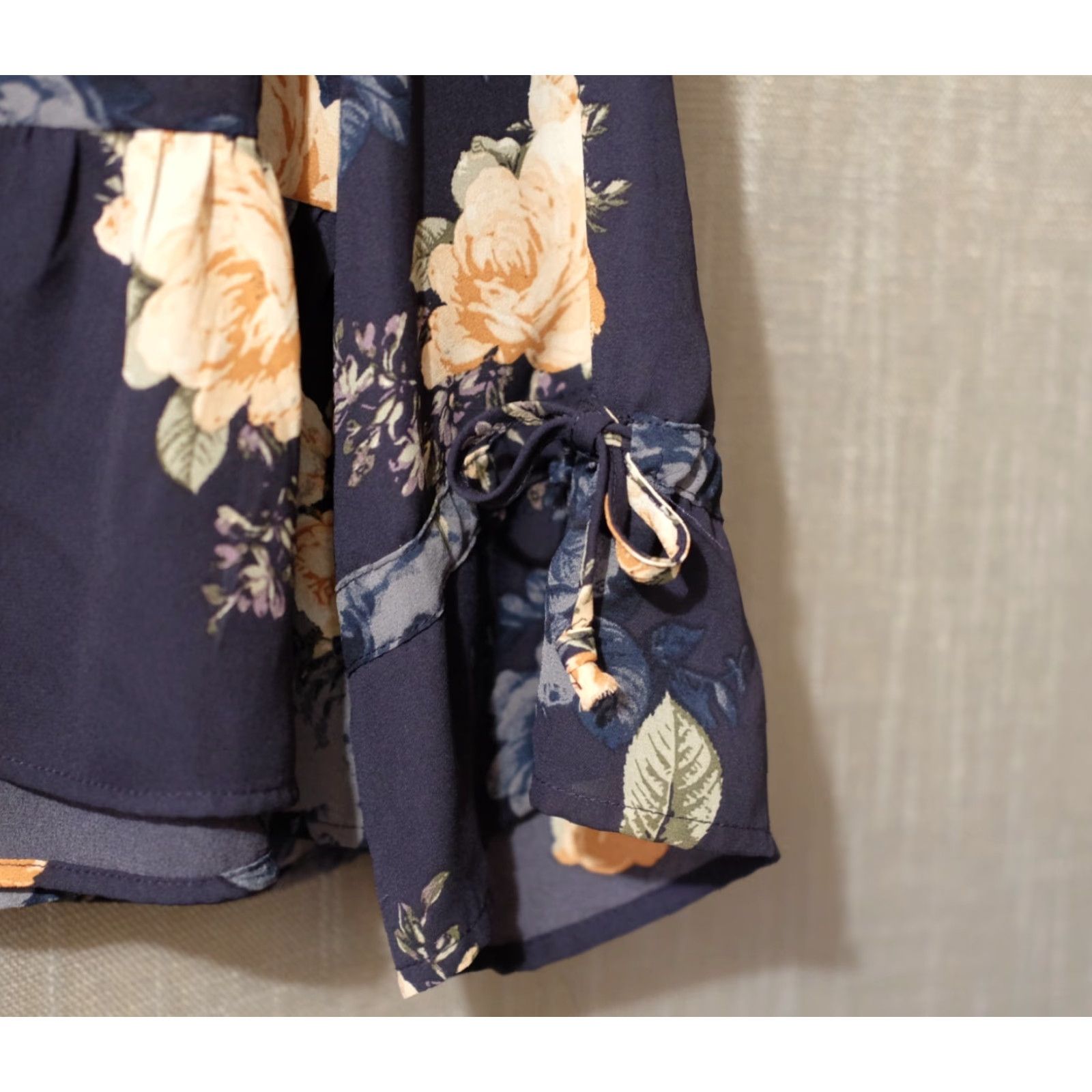 Vintage VINTAGE Maurices Navy Floral Long Bell Sleeve Sheer Top Lightweight Womens XXL #A2-5 Size XXL / US 16-18 / IT 52-54 - 6 Thumbnail