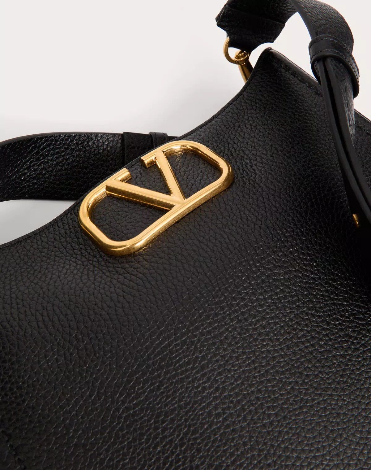 Valentino oc11z0725 Size:OS/ Hobo Bag In Grainy Calfskin in Black Size ONE SIZE - 7 Thumbnail