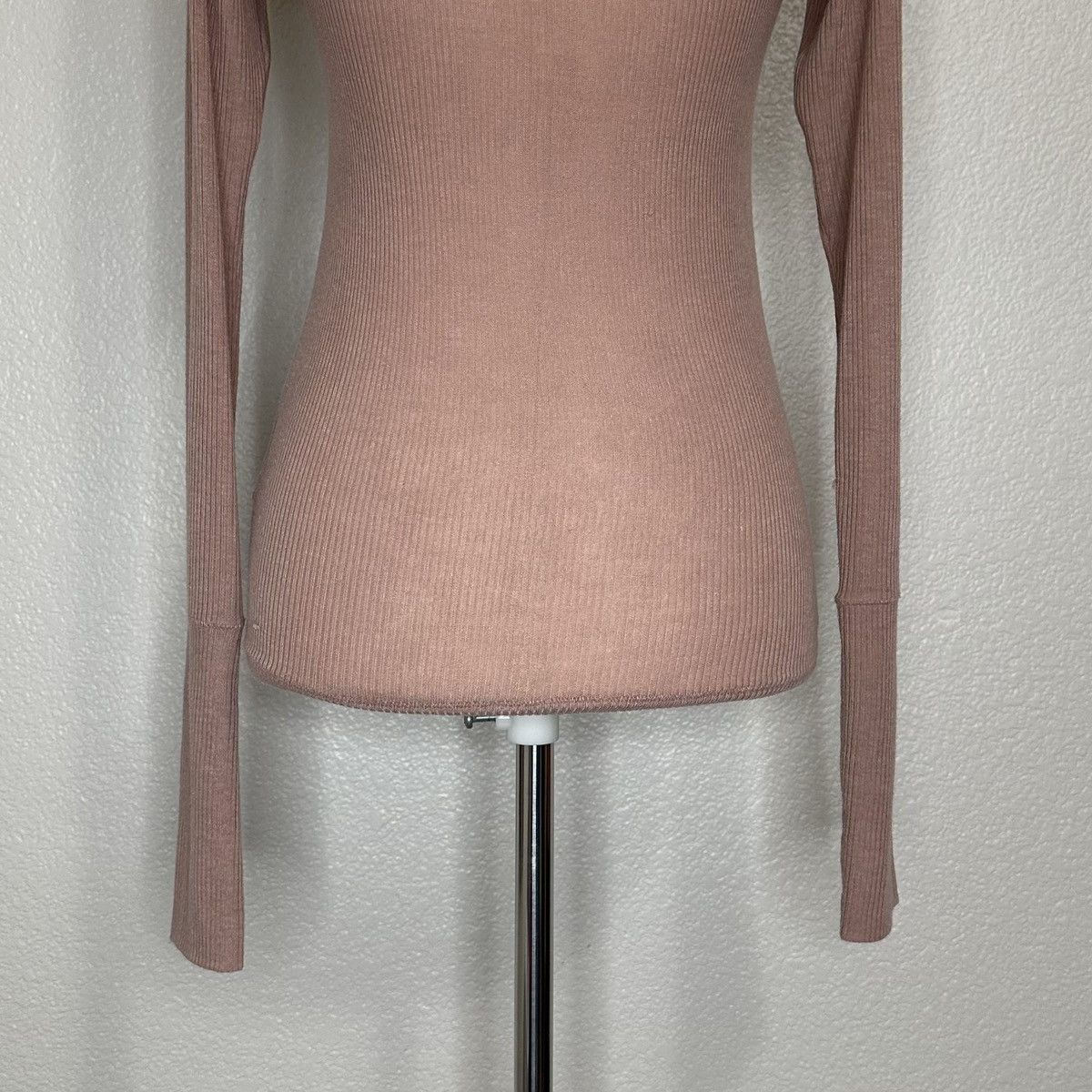 Urban Outfitters Urban Outfitters Out From Under Ribbed Slim Fitted Henly Tee Size M / US 6-8 / IT 42-44 - 9 Thumbnail