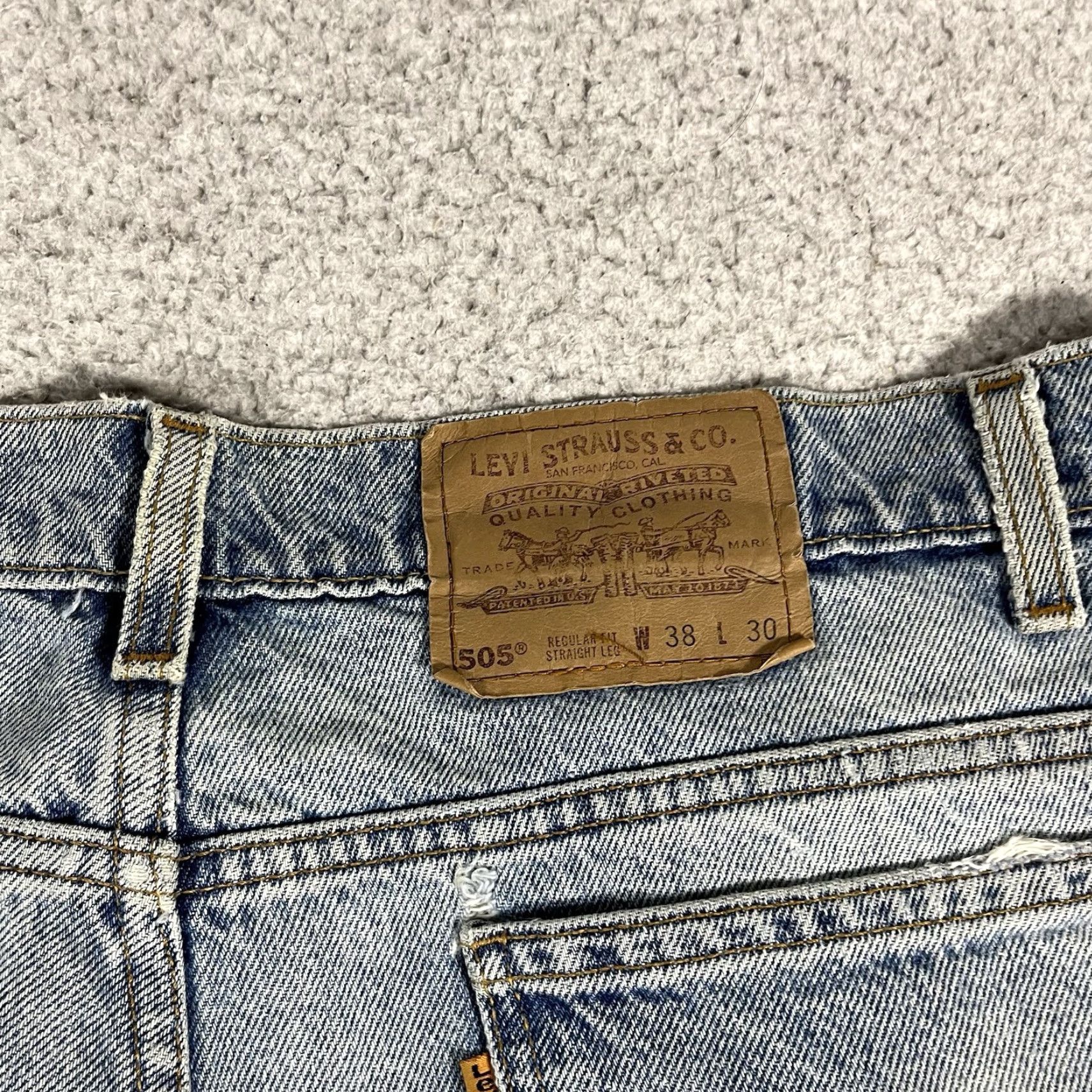 Levi's Levi's 505 Jeans Men 38x30 Blue Light Wash Regular Straight 90s VTG Vintage Denim Cotton Belt Pockets Jeans Model Levi's 505 90s Theme Mens Size US 38 / EU 54 - 5 Thumbnail