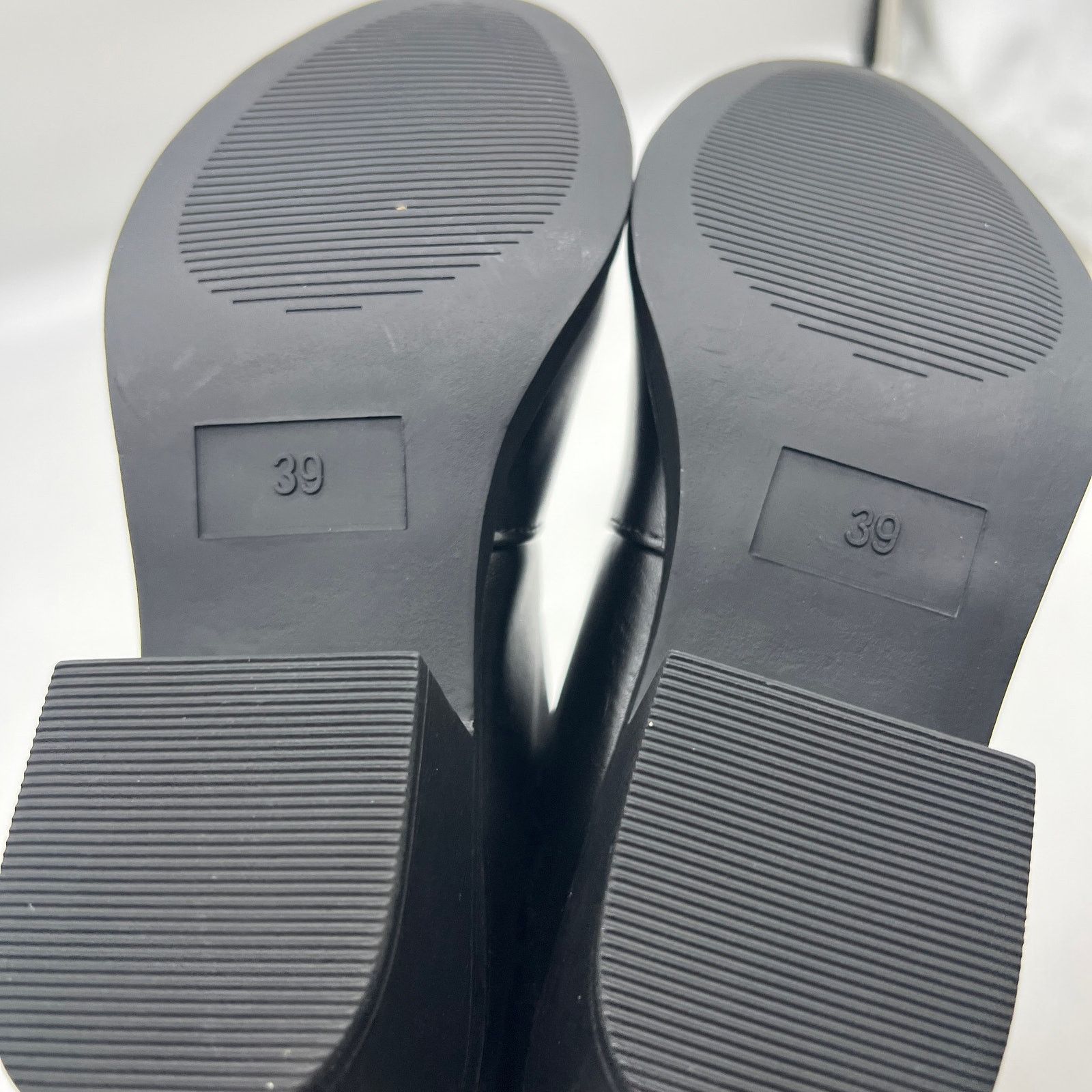 Other Women Chunky Heel Ankle BootsV Cut Fashion Slip on Size US 8 / IT 38 - 9 Thumbnail