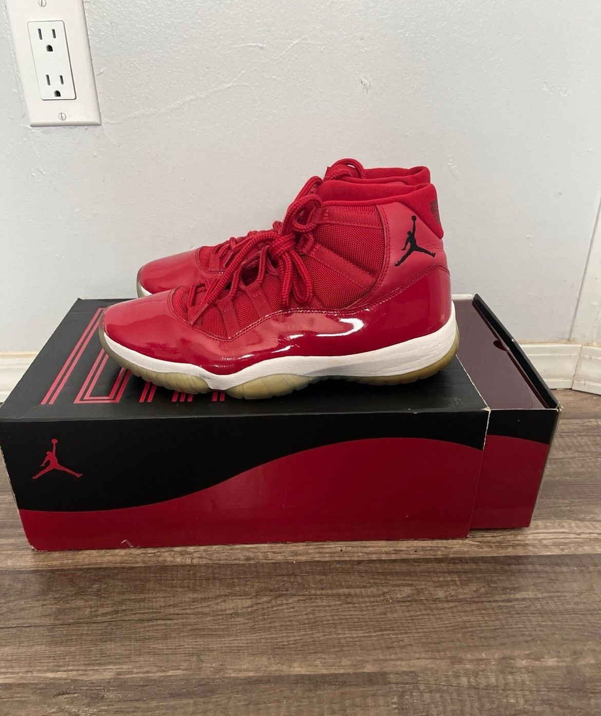 Nike Jordan 11 Win Like 96 Size US 10.5 / EU 43-44 - 2 Thumbnail
