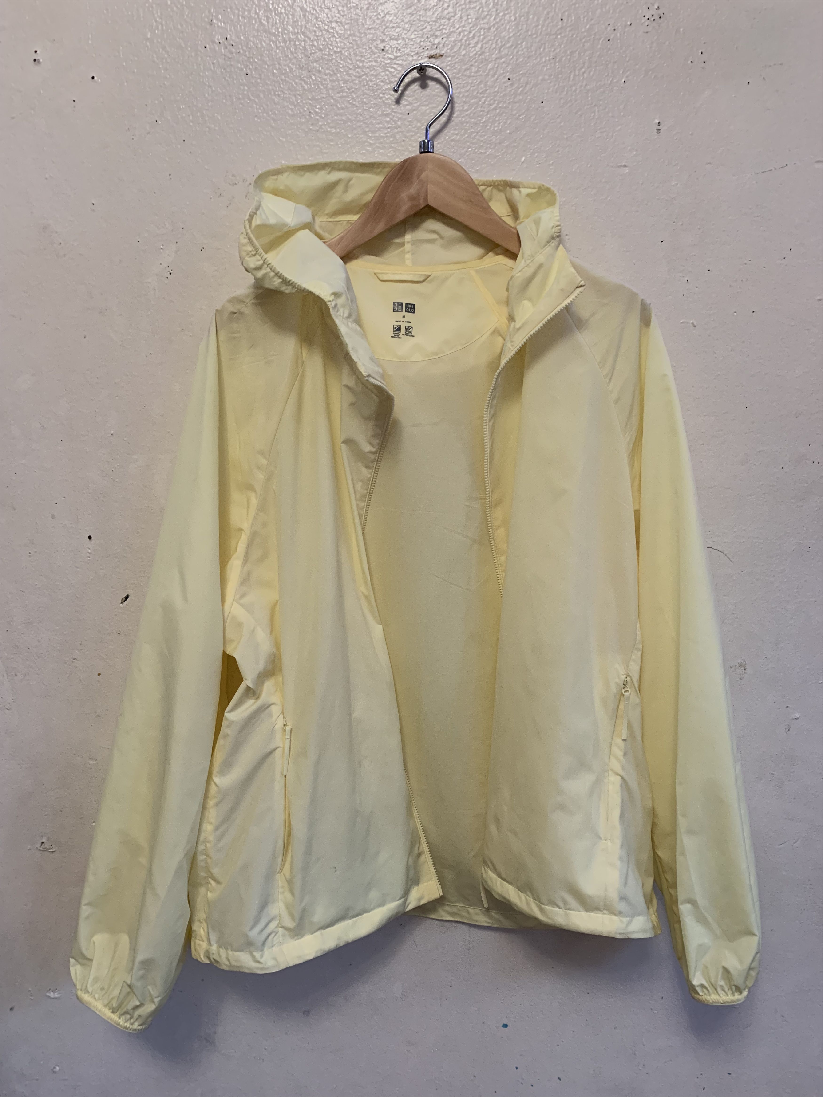 Uniqlo UNIQLO Summer Rain Parka ⊛ LIGHT YELLOW ⊛ Brand New Size M / US 6-8 / IT 42-44 - 2 Thumbnail
