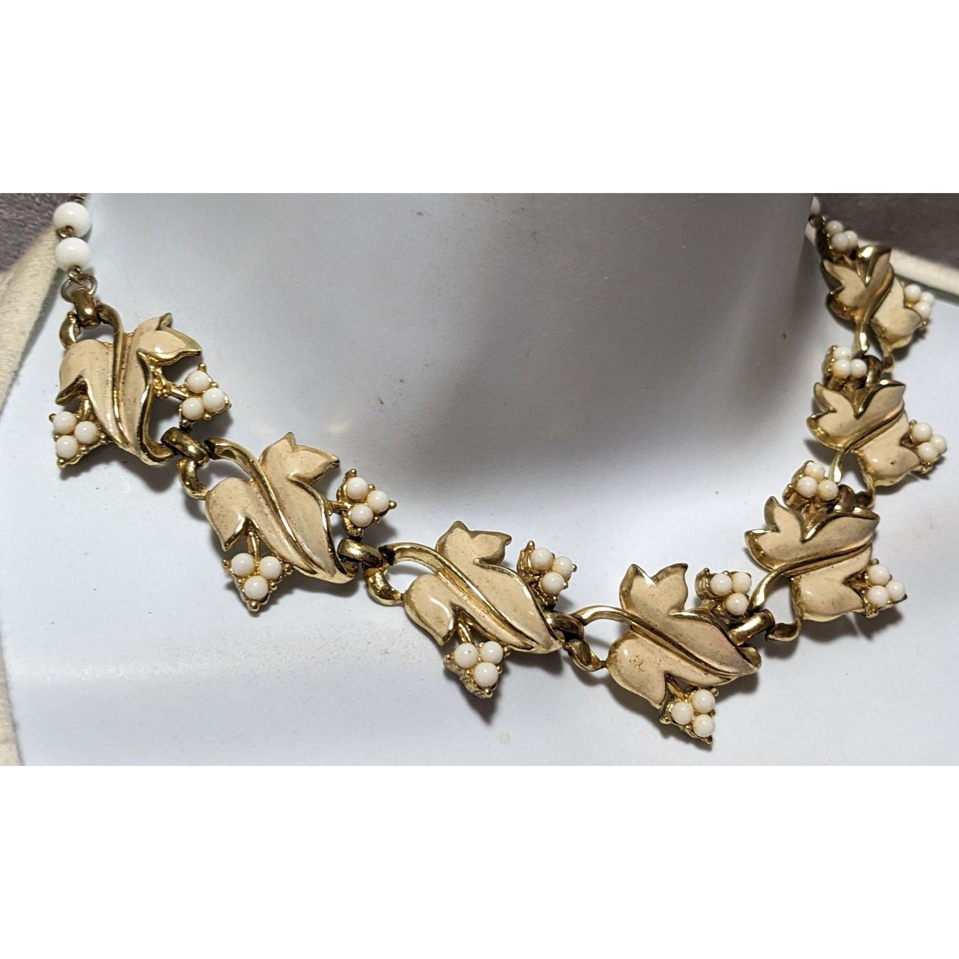 Other Vintage 50s Beige Leaf Floral Coro Necklace Size ONE SIZE - 7 Thumbnail