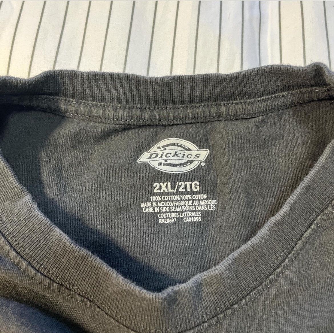Dickies × Vintage XXL Dickies Distressed Grey Faded T Shirt Size US XXL / EU 58 / 5 - 3 Thumbnail