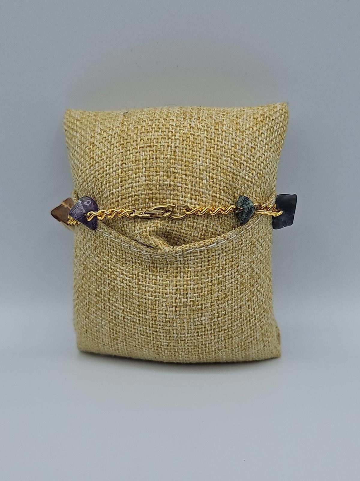 The Unbranded Brand Bracelet with gold-tone chain and chip gemstones Size ONE SIZE - 2 Thumbnail