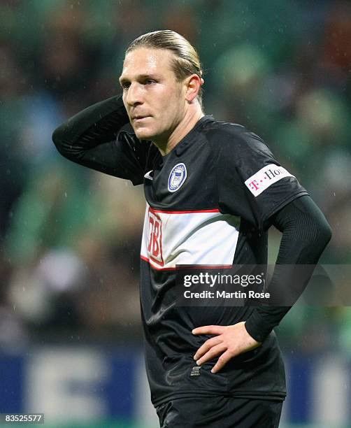 Nike 2008 HERTHA BERLIN #11 VORONIN AWAY SOCCER FOOTBALL JERSEY S Size US S / EU 44-46 / 1 - 2 Thumbnail