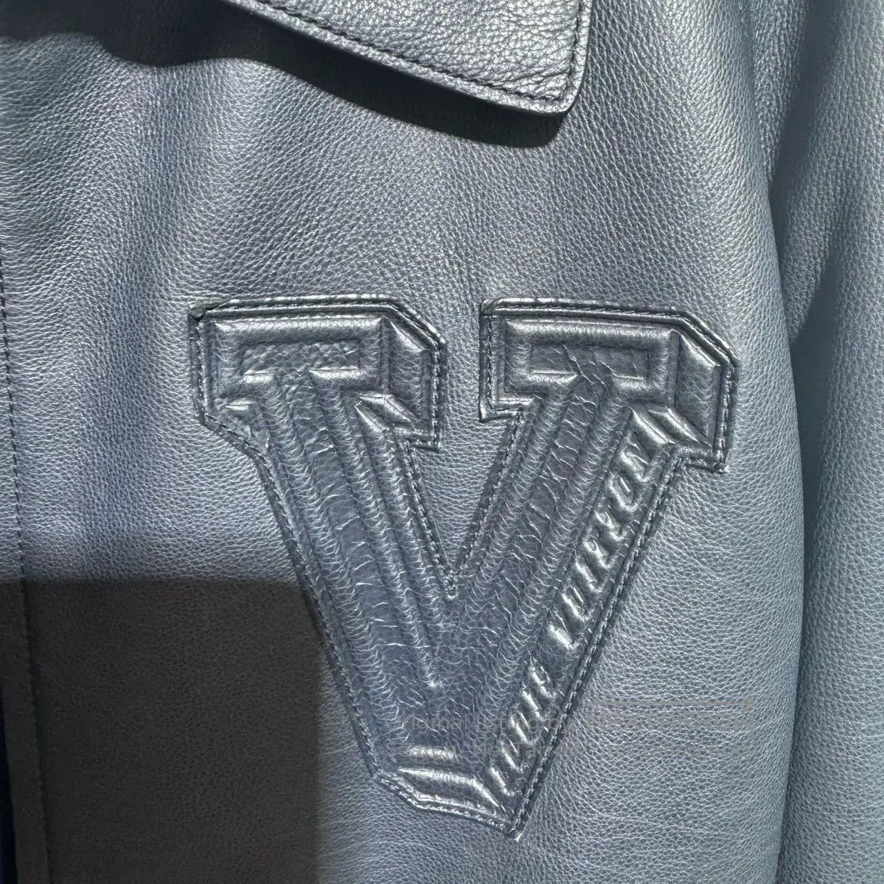 Louis Vuitton Louis Vuitton Logo Leather Jacket. Size US L / EU 52-54 / 3 - 3 Thumbnail