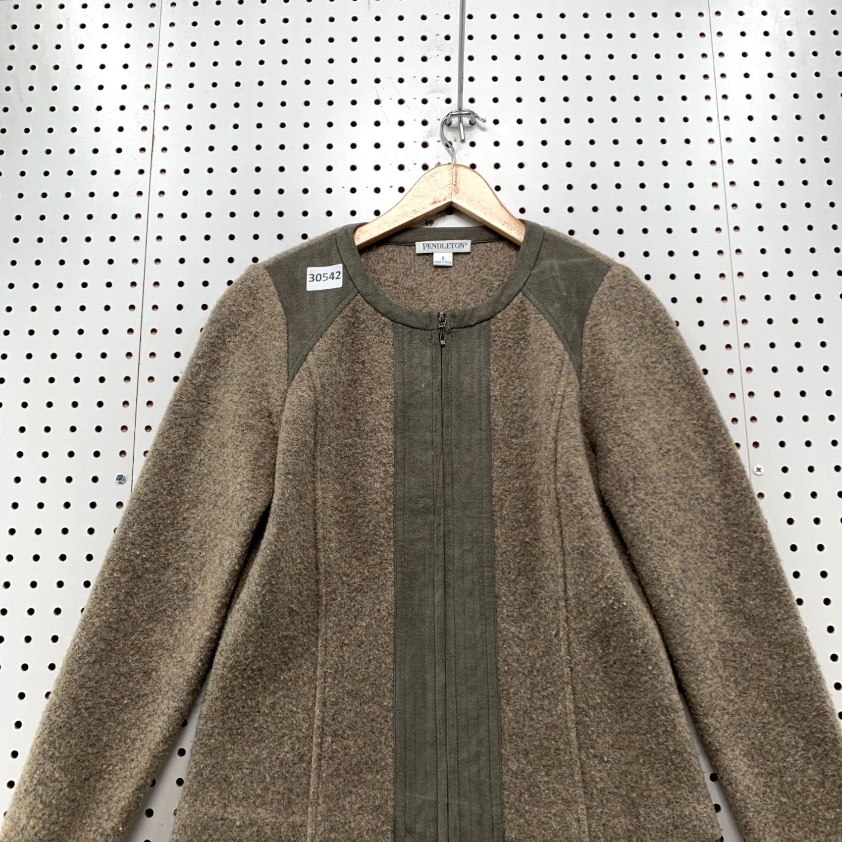 Pendleton Pendleton 100% Lambs Wool Cardigan Sweater Gray Womens Small Full Zip Cardigan Wool Adult Small Gray Pendleton Sleeve Long Sleeve Solid Pattern Womens Size S / US 4 / IT 40 - 5 Thumbnail