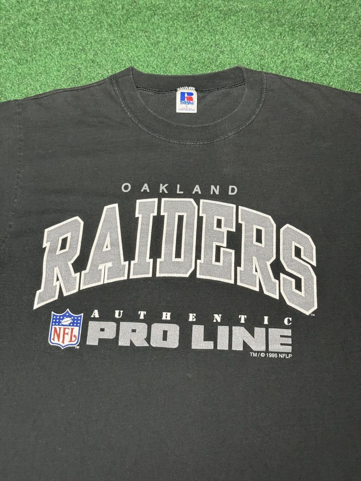 Russell Athletic 90s Oakland Raiders Russell Athletic NFL Pro Line T Shirt Size US L / EU 52-54 / 3 - 2 Thumbnail