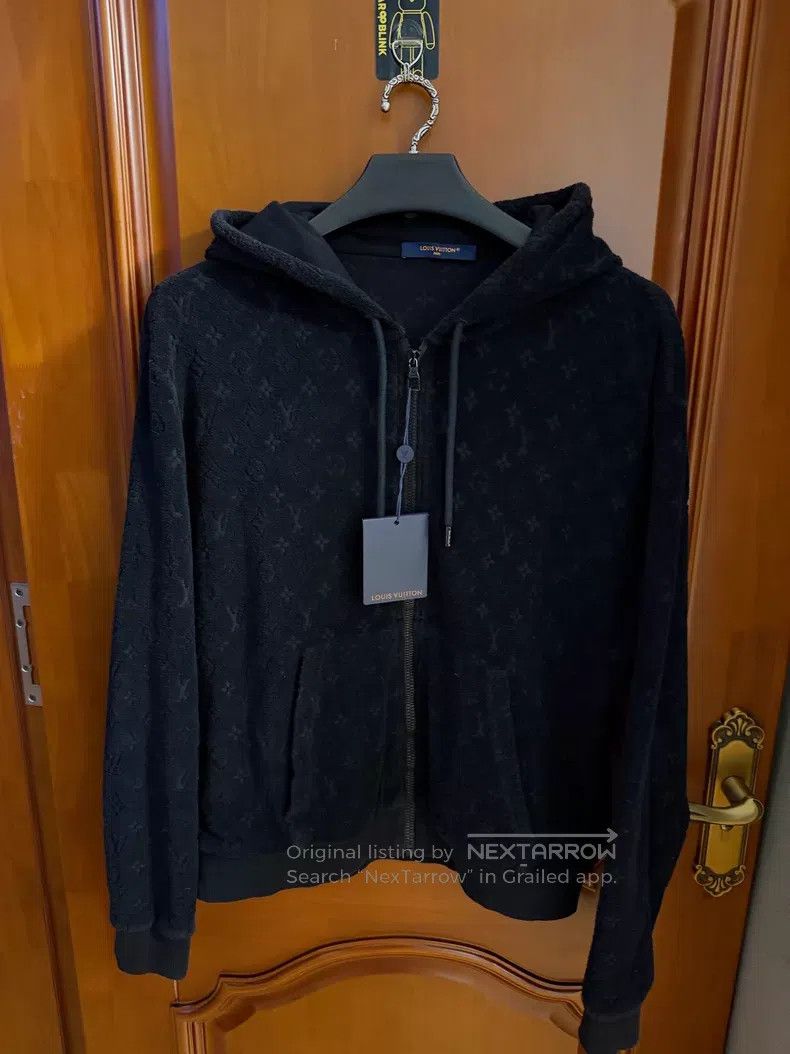 Louis Vuitton Louis Vuitton Full logo towel hooded jacket Size US M / EU 48-50 / 2 - 1 Thumbnail