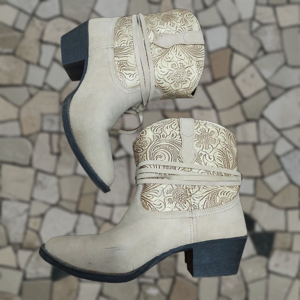 Vintage Dingo Valerie Paisley Round Toe Cowboy Boots Womens Beige Casual 8M DI8951 Size 8M Size US 8 / IT 38 - 1 Thumbnail